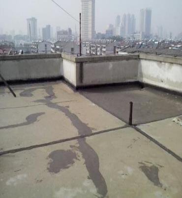 嵩明漏水维修 楼顶漏水是什么原因，楼顶漏水维修方法是什么?